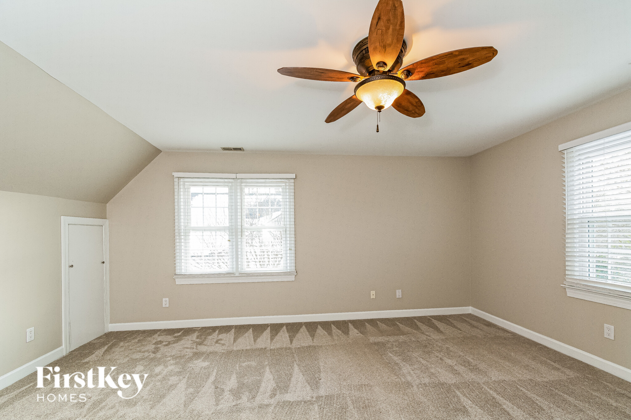 Building Photo - 205 Muirfield Ln