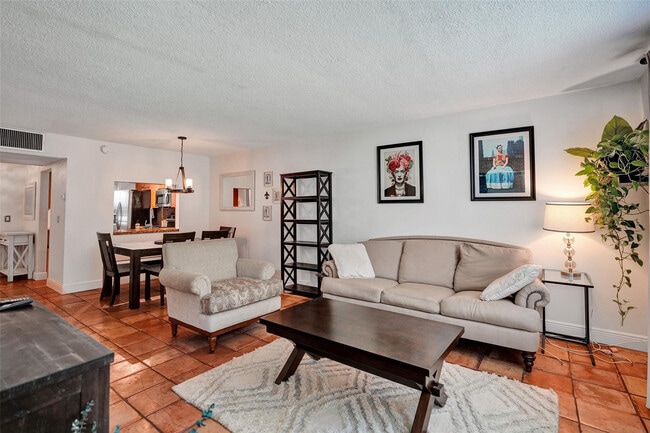 Building Photo - 4025 N Federal Hwy