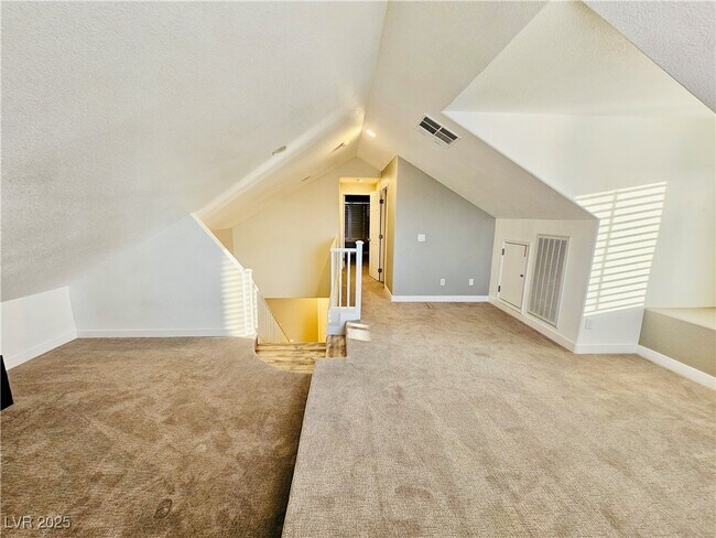 Building Photo - 777 Valley Rise Dr