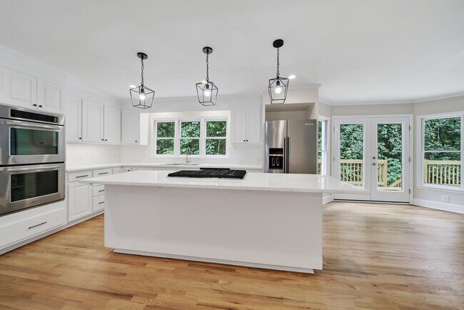 Building Photo - Beautiful Five Bed Three and Half Bath Hom...