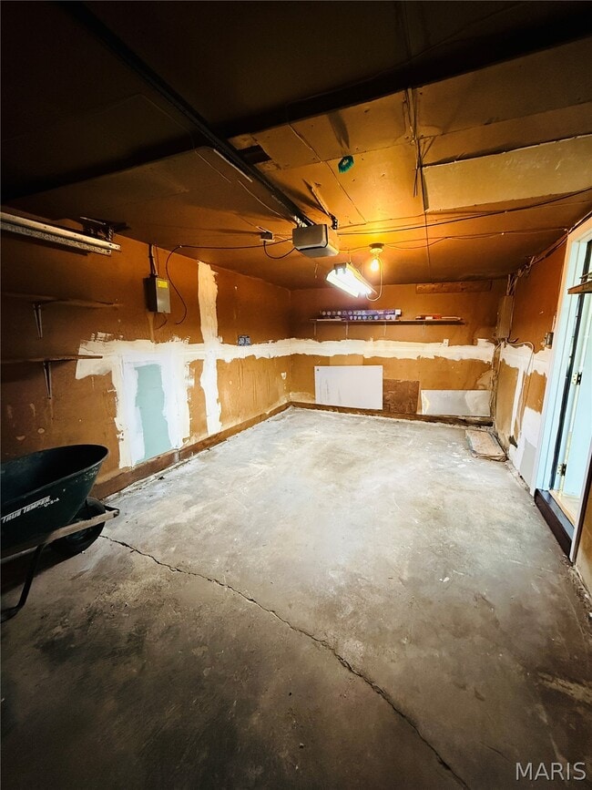 Building Photo - 544 Thurston Ave