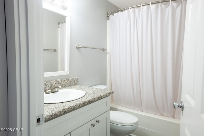 Building Photo - 425 E 19th St