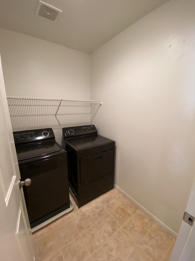 Building Photo - Stunning 3-bedroom, 2.5-bathroom rental