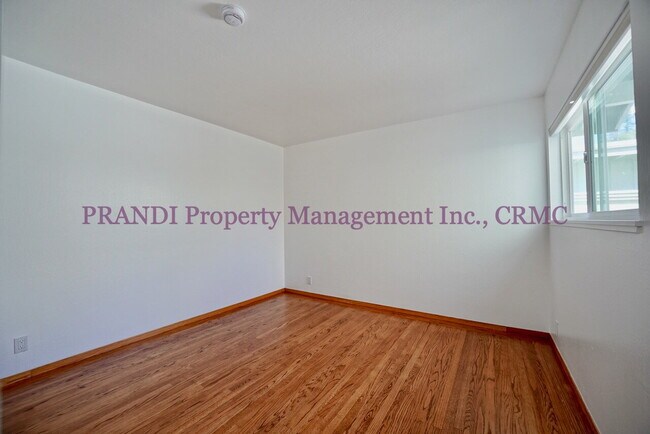 Building Photo - Reduced Rent! Now $3,300 (Was $3,500) Qual...