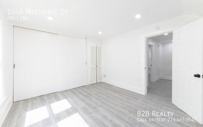 Building Photo - 1048 Mechanic St