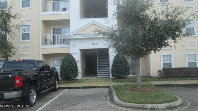 Primary Photo - 8226 Green Parrot Rd