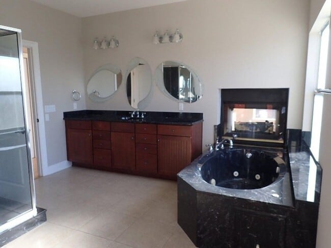 Building Photo - 9047 Orlando Ave