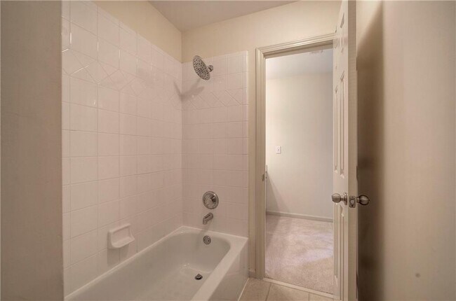 Building Photo - 2320 Starr Lake Dr NW