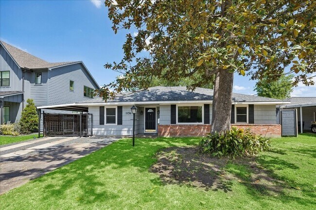 Building Photo - 1136 Oak Tree Dr