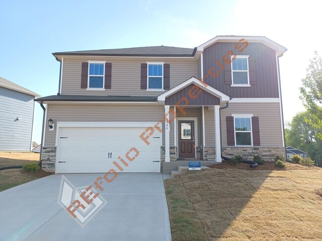 Primary Photo - Bright and Airy! 5 Bedrooms 3 Bathrooms Ho...