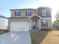 Building Photo - Bright and Airy! 5 Bedrooms 3 Bathrooms Ho...