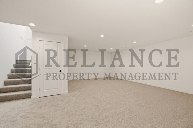 Building Photo - 5259 N Pinecrest Ct