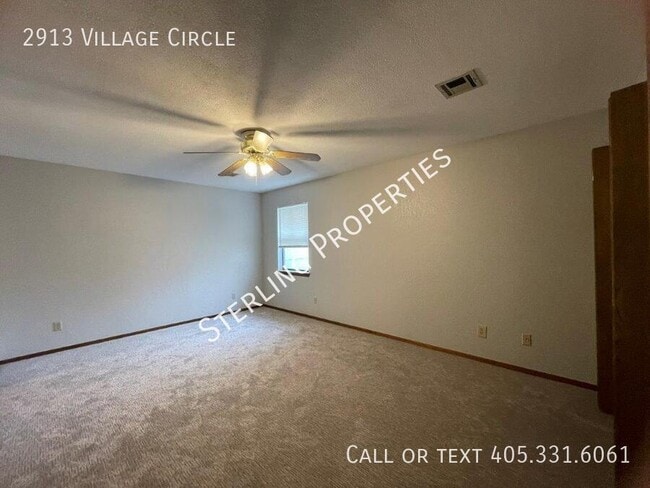 Building Photo - 2913 Village Cir