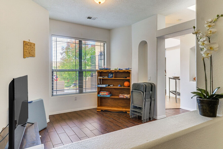 Building Photo - 878 Loma Pinon Loop