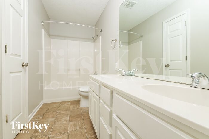 Building Photo - 914 NE 93rd Ct