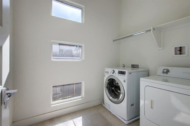 Building Photo - 6133 Seville Dr