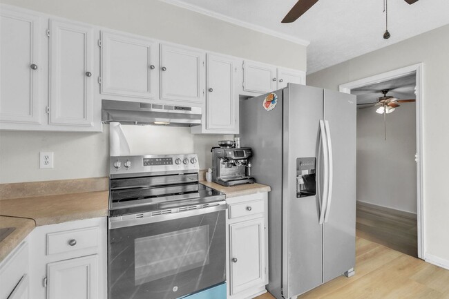 Building Photo - NEW LISTING!!!!!