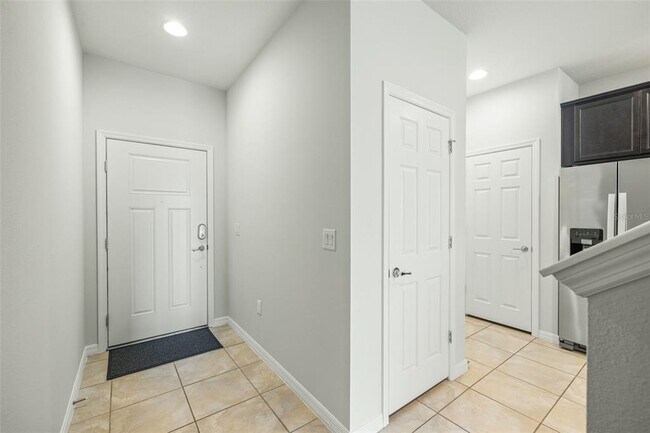 Building Photo - 9210 Hillcroft Dr