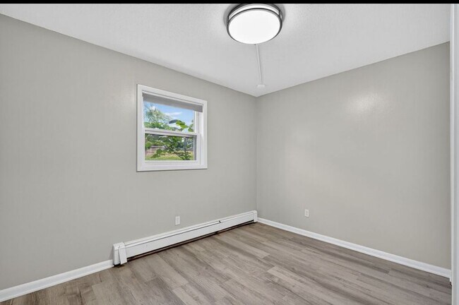 Building Photo - 800 13th St