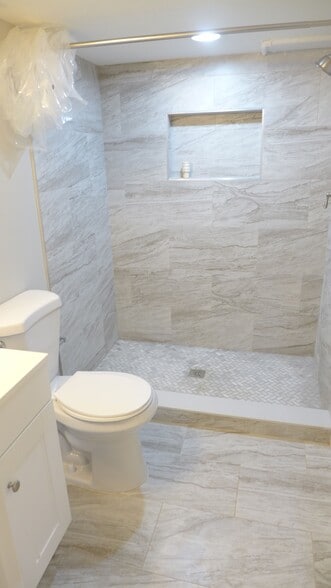 Building Photo - 619 McKewin Ave