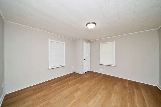 Building Photo - 1626 12th Ave N