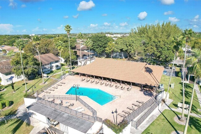 Building Photo - 124 S Laurel Dr