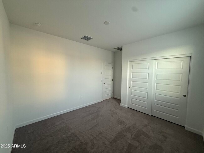 Building Photo - 2342 W Sheridan Ave