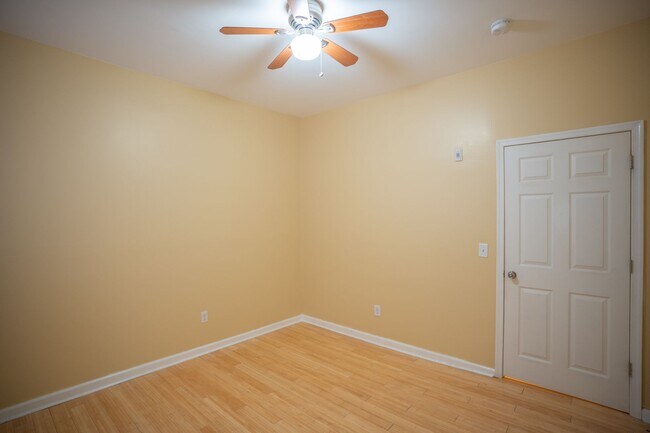 Building Photo - 5004 Spruce St