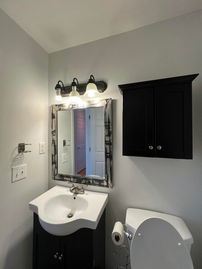 Building Photo - 1335 W Main St