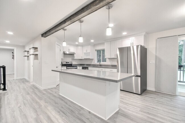 Building Photo - Beautifully renovated Home Briarwood!