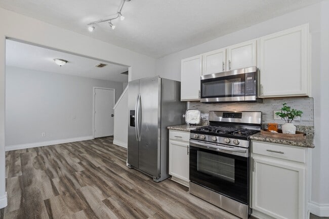 Building Photo - 1427 Hade Falls Ln