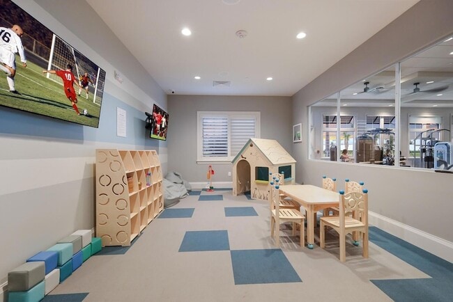 Building Photo - 15043 Sunny Day Dr