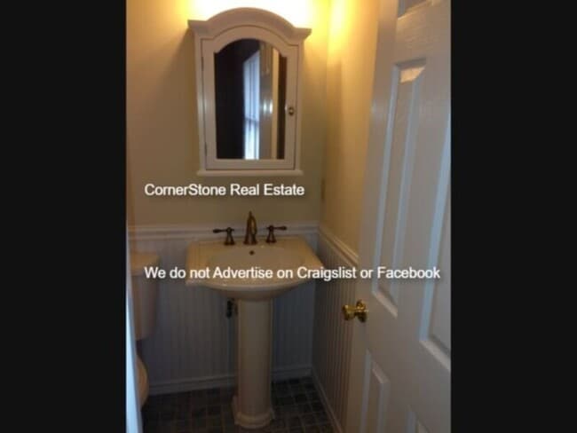 Building Photo - 5012 Shimmer Dr