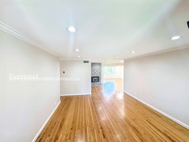 Building Photo - 108 Madora Pl