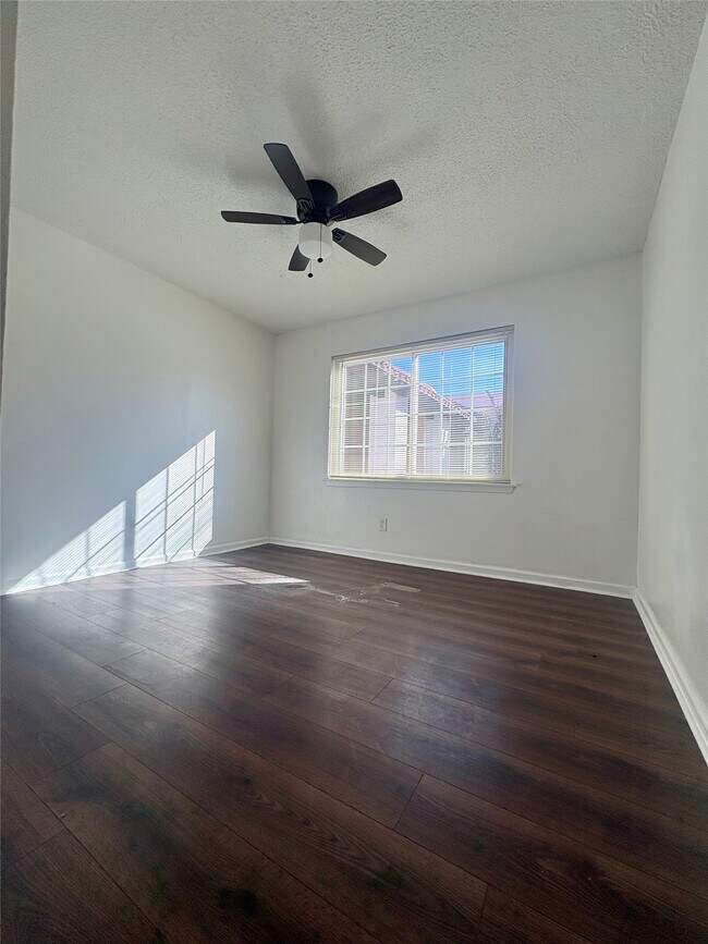 Building Photo - 2744 Briarhurst Dr