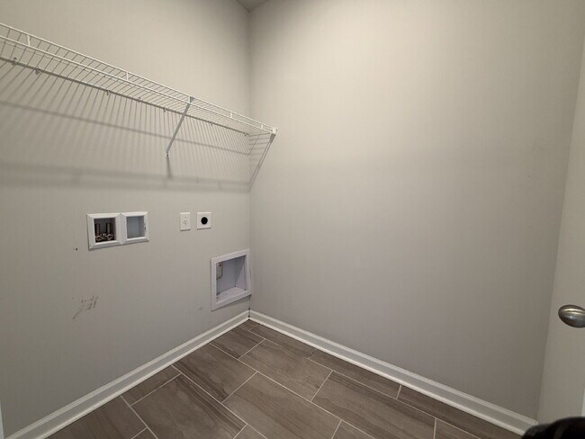 Building Photo - "Charming 3-Bedroom Retreat with Granite Elegance in Huntsville!"