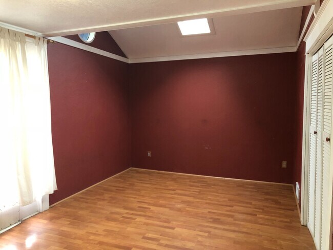 Building Photo - 803