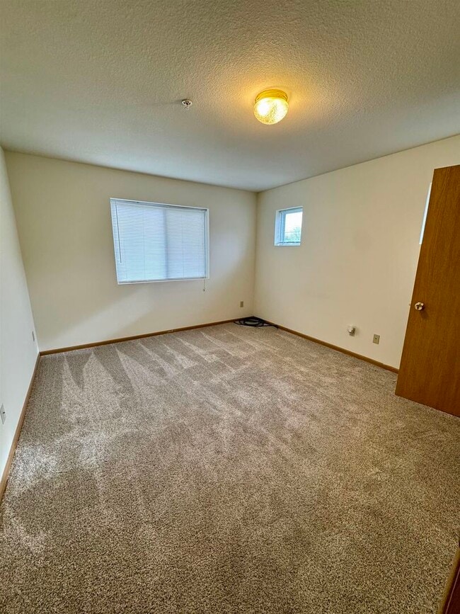 Building Photo - 4600 Grand Ave