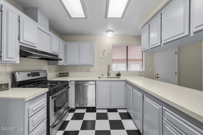 Building Photo - 1858 Park Cir Dr