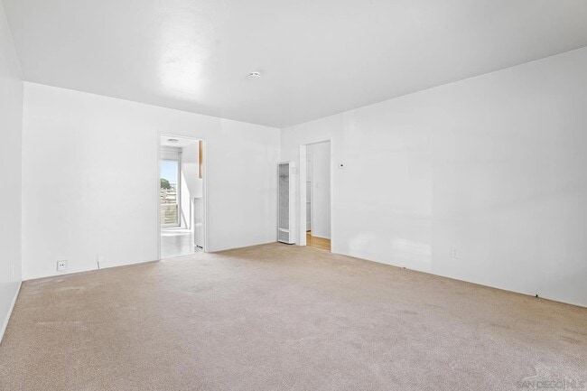 Building Photo - 4851 Iroquois Ave