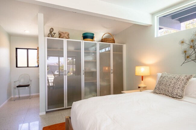 Building Photo - Luxury Mid Century Oasis in Palm Springs (Monthly Only - No Long Term)