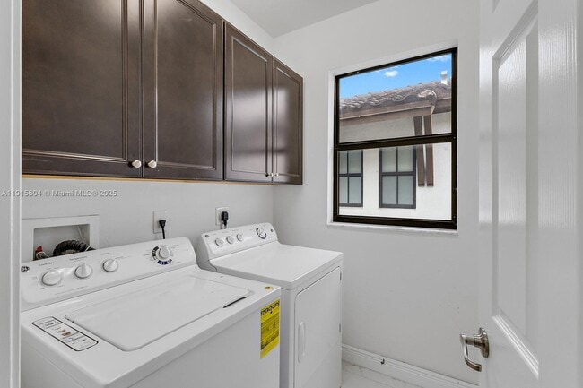 Building Photo - 8725 NW 102nd Ct