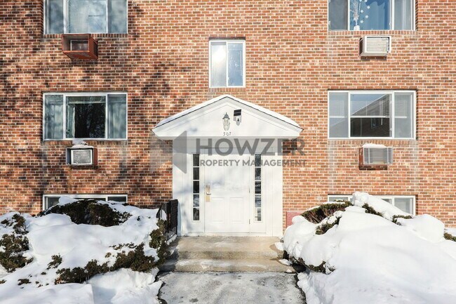 Building Photo - 307 W Main St