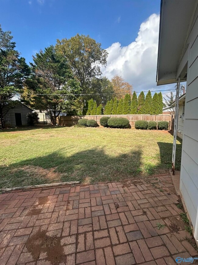 Building Photo - 2327 Quince Dr SE