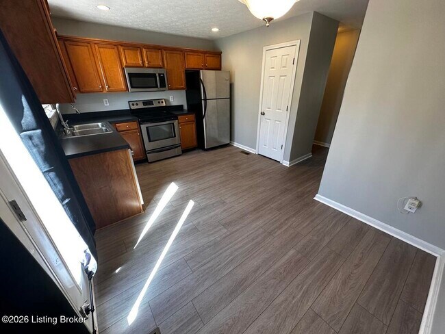 Building Photo - 402 Clare Ln