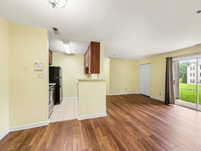 Building Photo - 33 Fern Oak Cir