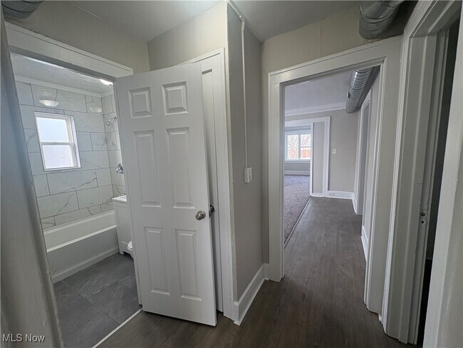 Building Photo - 14236 Lakeshore Blvd