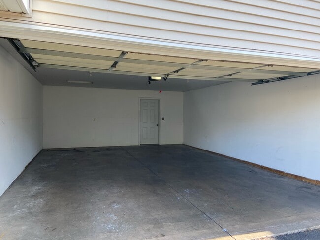 Building Photo - 3119 Clearwater Ridge Dr