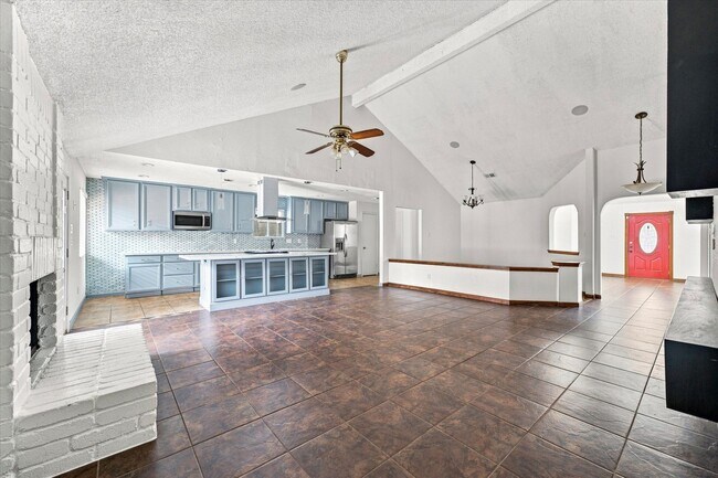Building Photo - 15919 Barbarossa Dr