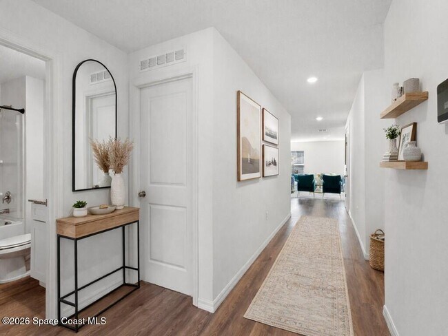 Building Photo - 496 Vanguard St SE